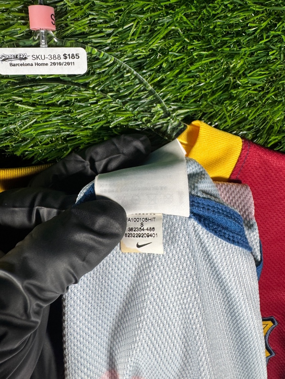 Barcelona Home 2010/2011 Nike Soccer Jersey - Picture 4 of 6